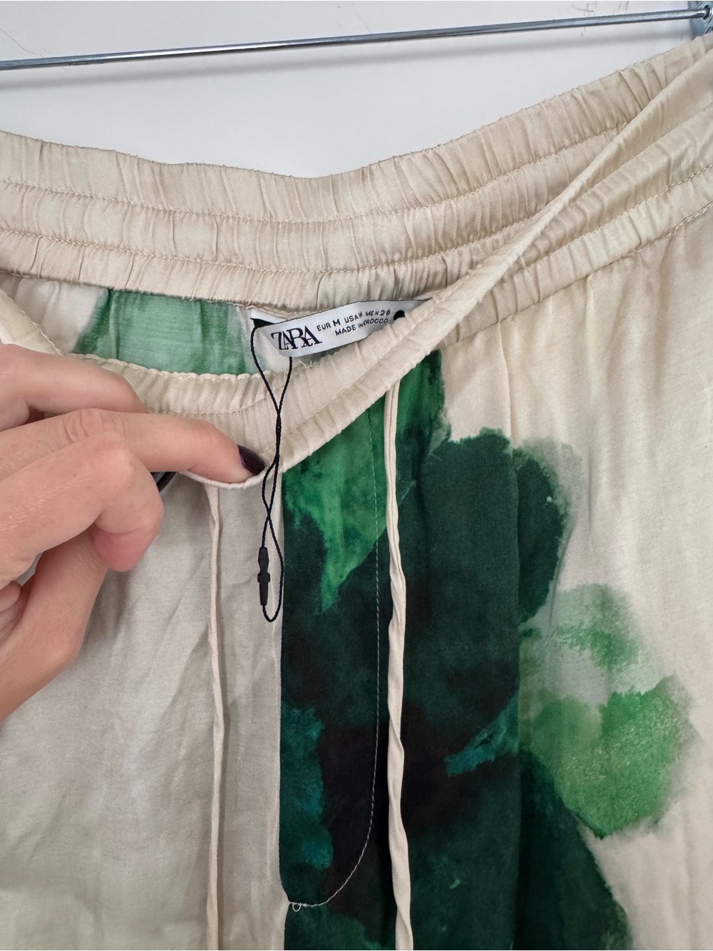 Zara Cream Wide-Leg Pants with Green Floral Print - Picture 4 of 5